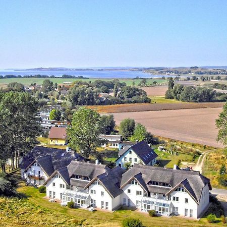 Strandhaus Monchgut: Beachside Retreat with Balcony and Spa Access Lobbe Exterior photo