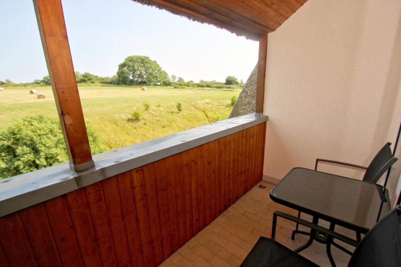 Strandhaus Monchgut: Beachside Retreat with Balcony and Spa Access Lobbe Exterior photo
