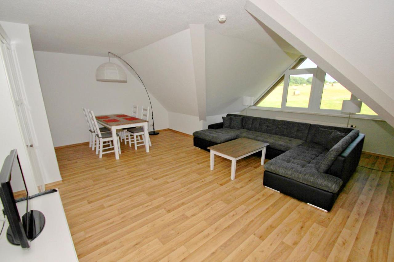 Strandhaus Monchgut: Beachside Retreat with Balcony and Spa Access Lobbe Exterior photo
