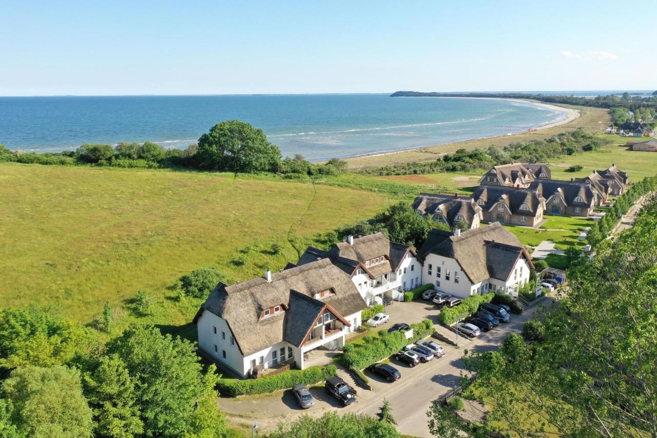 Strandhaus Monchgut: Beachside Retreat with Balcony and Spa Access Lobbe Exterior photo