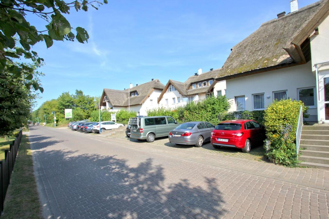 Strandhaus Monchgut: Beachside Retreat with Balcony and Spa Access Lobbe Exterior photo